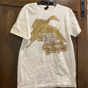 E165 California waterfowl white T-shirt NWOT Size M